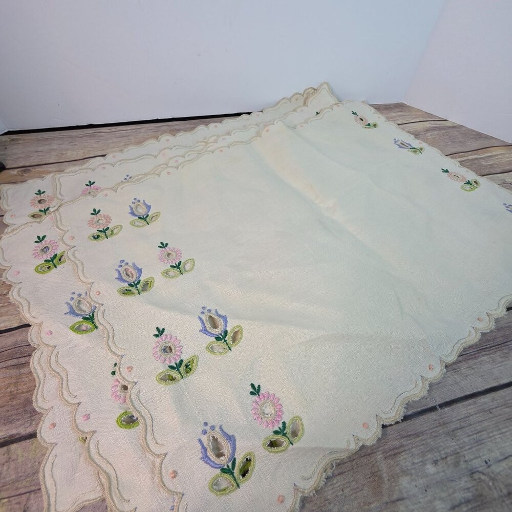 Set Of 4 Vintage Floral Embroidered Linen Placemats With Scalloped Edges